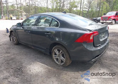 2015 Volvo S60 T5 Premier z USA, uszkodzony, nr VIN YV1612TB2F1307263
